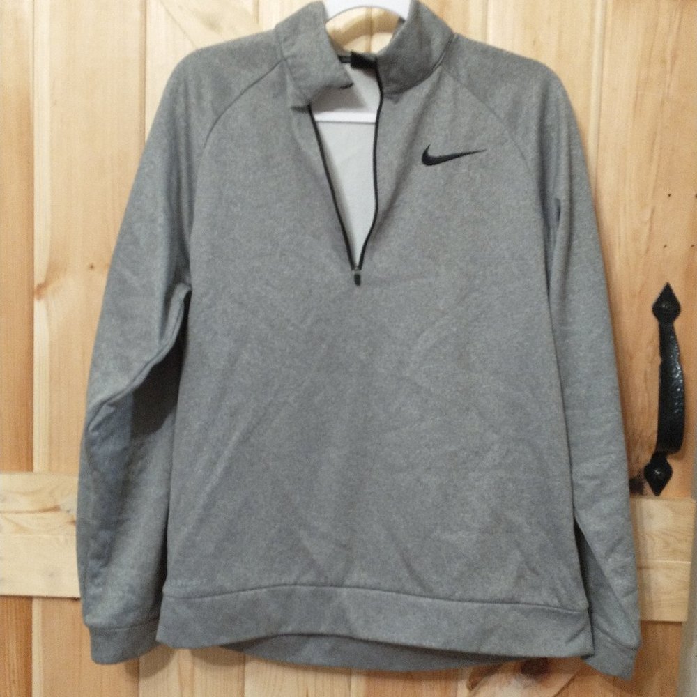 NIKE PULLOVER..........LIKE NEW